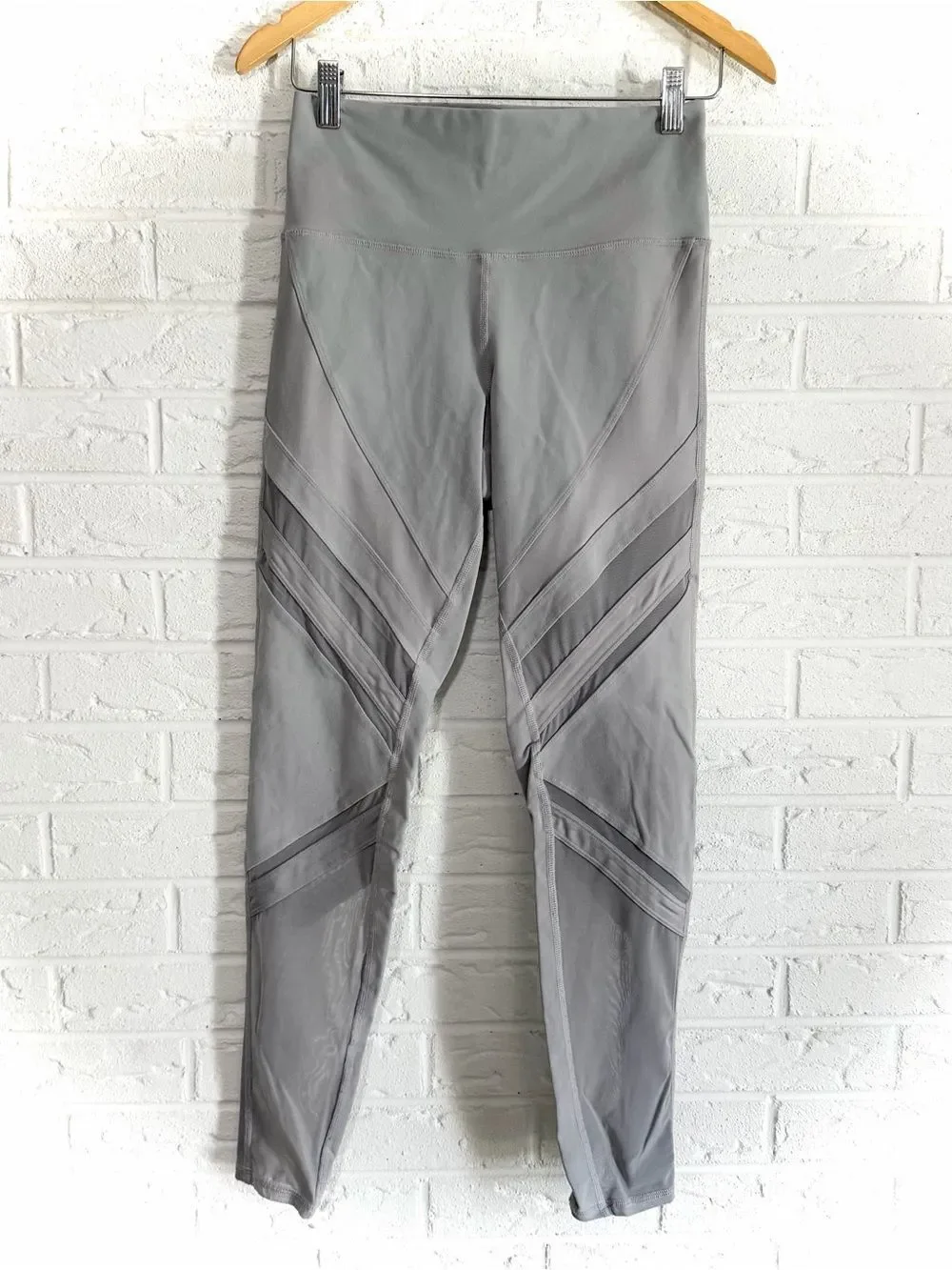 ALO Yoga High Waist Epic Legging Mesh Pattern Silver Gray Size Medium